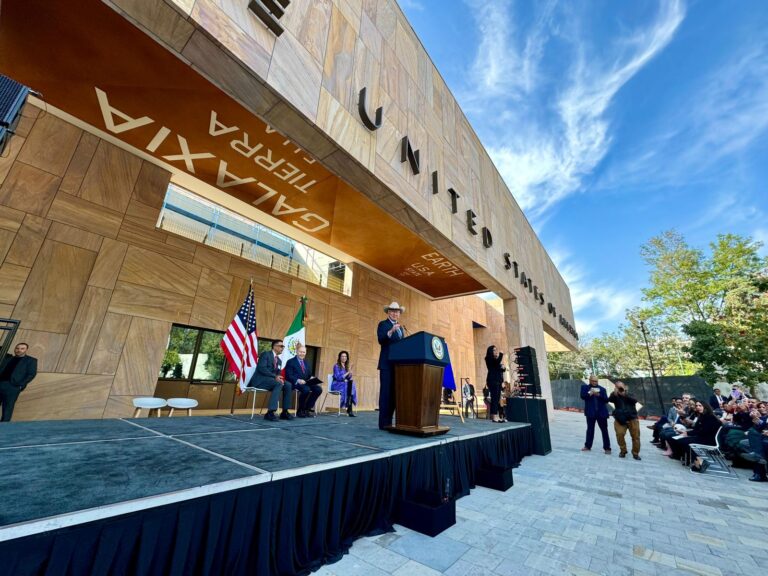 Estados Unidos inaugura la embajada más grande del mundo en México