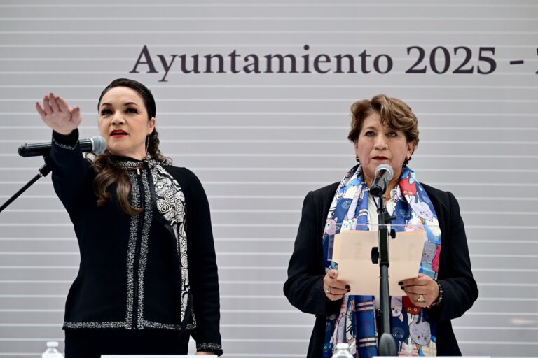 Gobernadora Delfina Gómez toma protesta a Ivette Topete en Amecameca