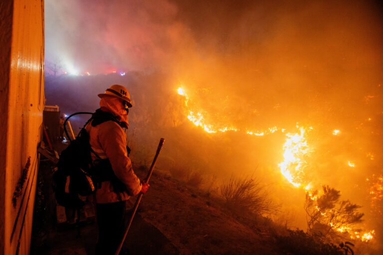 Incendio «Franklin»obliga a evacuar Malibú y amenaza viviendas de celebridades