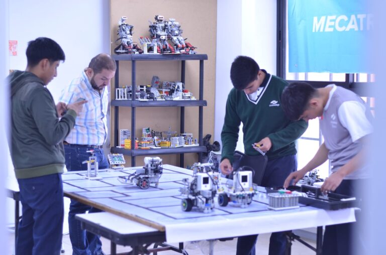 Equipo del CONALEP Silao representará a México en campeonato mundial de robótica en China