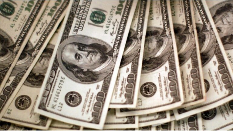 Biden socavó influencia del dólar en la escena mundial, dice Putin