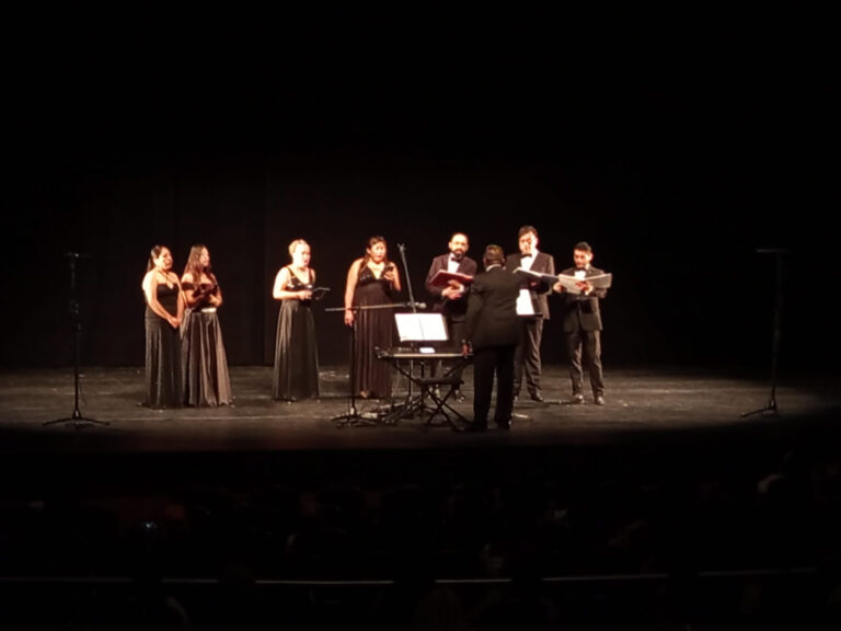 Texcocanos disfrutan de concierto navideño con el ensamble vocal Kuikani