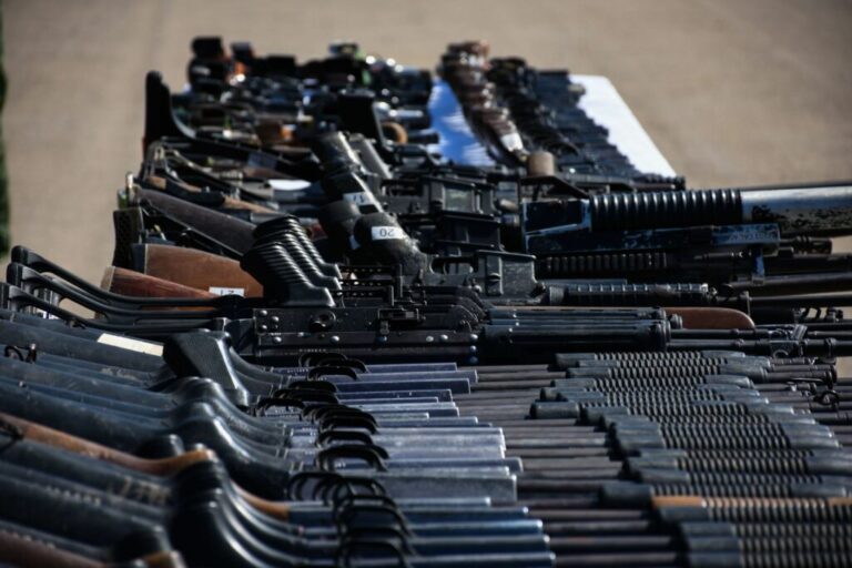 Son más de 200 mil las armas norteamericanas traficadas cada año a México