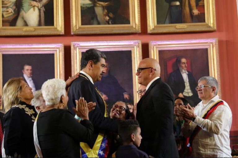  Nicolás Maduro toma posesión presidencial en Venezuela 