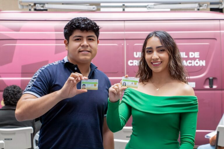 EdoMéx llama a servidores públicos a tramitar su credencial ISSEMYM para acceso ágil a servicios