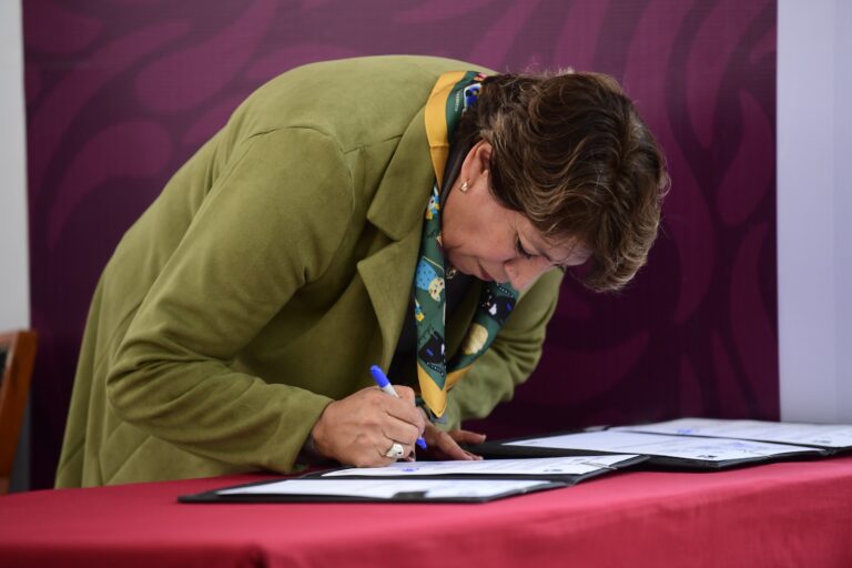 Gobernadora Delfina Gómez firma convenio de coordinación para proteger el Bosque de Agua