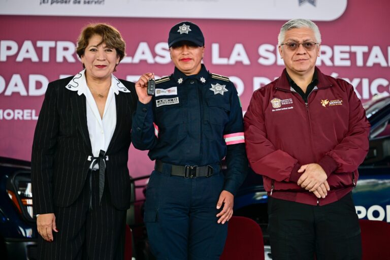 Gobernadora Delfina Gómez entrega 100 patrullas en Ecatepec para reforzar seguridad