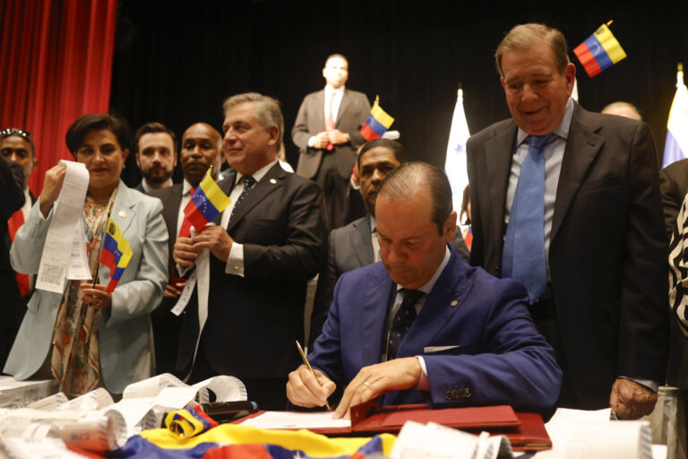 Panamá recibe actas electorales que respaldan a González Urrutia como presidente electo de Venezuela