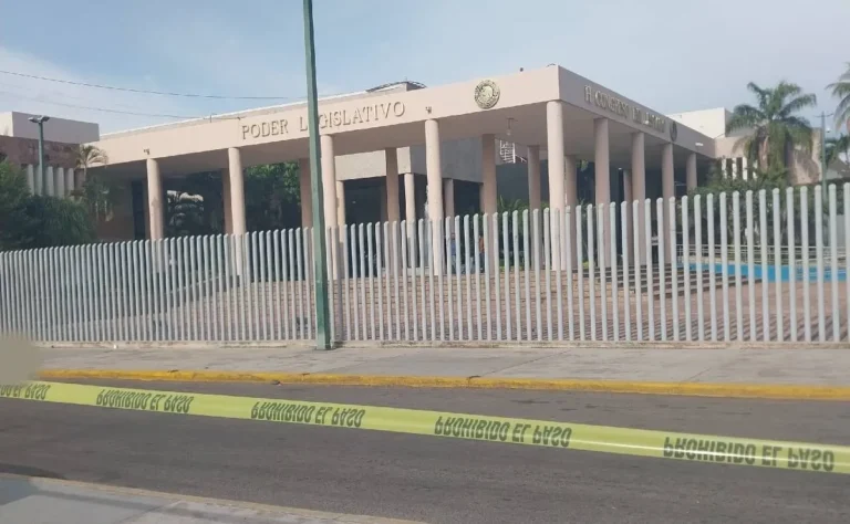 Hallazgo de un cuerpo junto a un mensaje genera conmoción en zona gubernamental