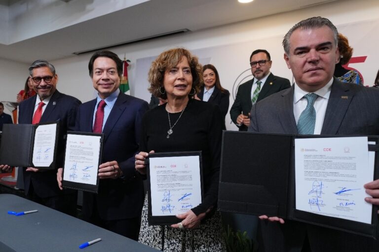Firman acuerdo por la educación superior, integran al gobierno, universidades y empresarios