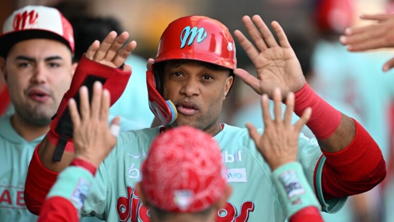 Robinson Canó regresa a los Diablos Rojos para buscar el bicampeonato en 2025