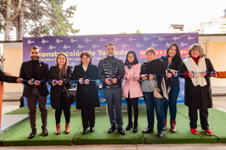 Inaugura Fernando Flores arcotecho en kínder de San Sebastián, Metepec