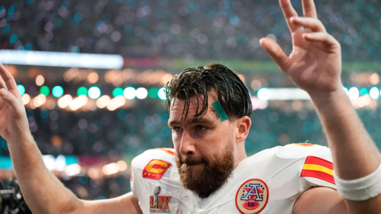 Travis Kelce deja en suspenso su futuro en la NFL tras derrota en el Super Bowl