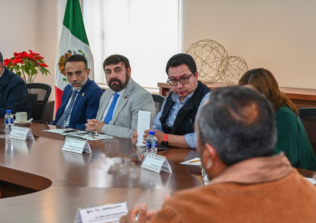 Autoridades municipales y la Sedui trabajan en la integración del Plan Parcial de Desarrollo Urbano, que transformará el camellón en un parque lineal de casi 21 kilómetros, beneficiando a seis municipios del Valle de Toluca.