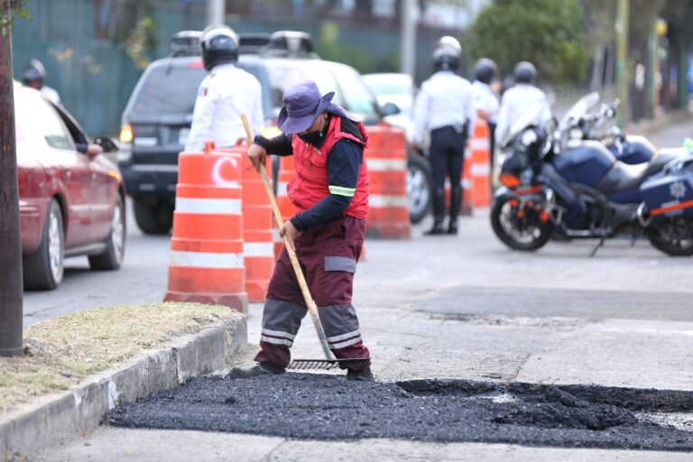 Toluca repara más de 8 mil baches en los primeros dos meses de gobierno