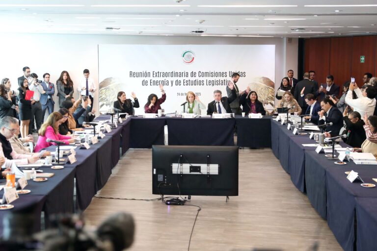 Avanza reforma energética en el senado: La oposición se abstiene
