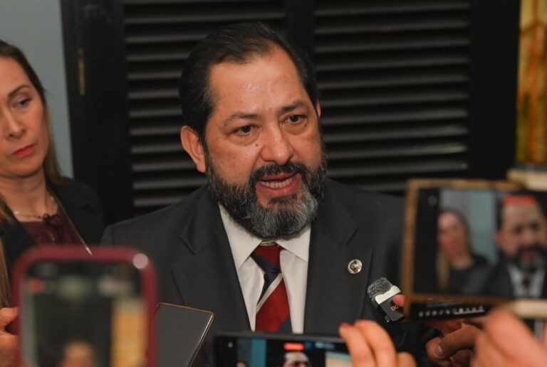 Recuerda Francisco Vázquez que la ley permite a legisladores sesionar de forma digital