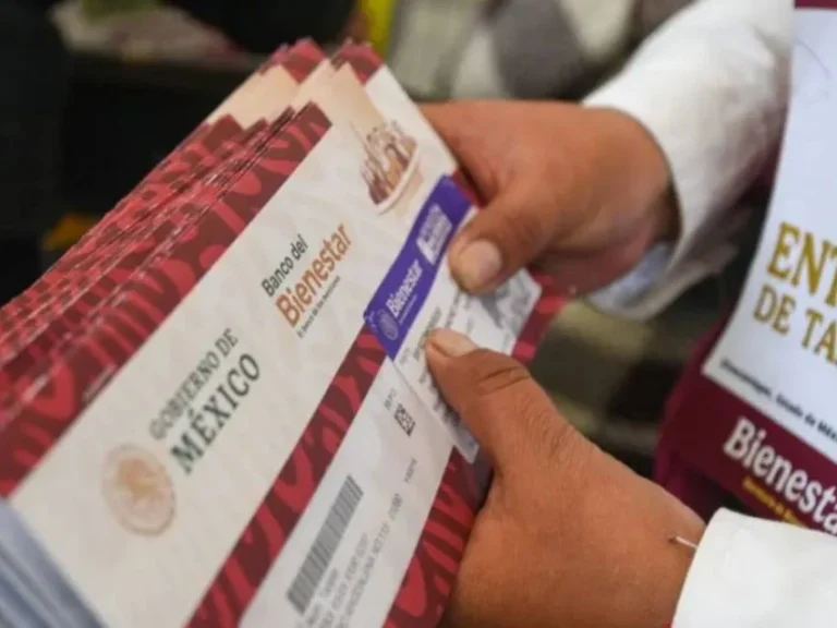 Inicia entrega de tarjetas de la Beca Rita Cetina en Edomex