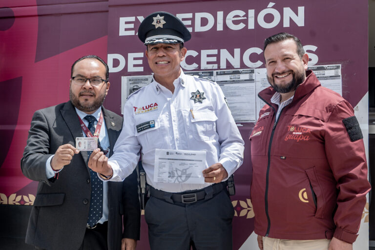 Toluca acerca unidad móvil para expedir y renovar licencias de conducir