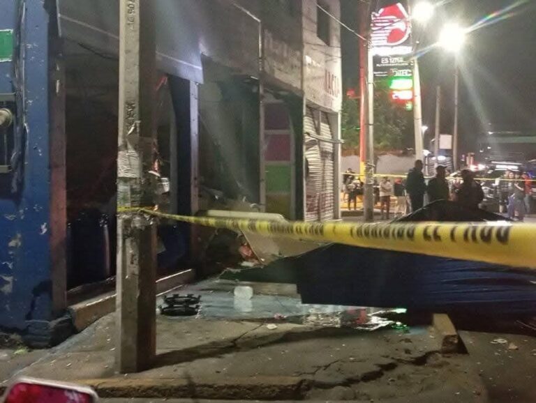 Explosión en Chimalhuacán causa daños en comercios