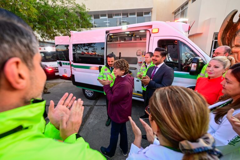 Refuerzan atención médica con nuevas ambulancias y millonaria inversión