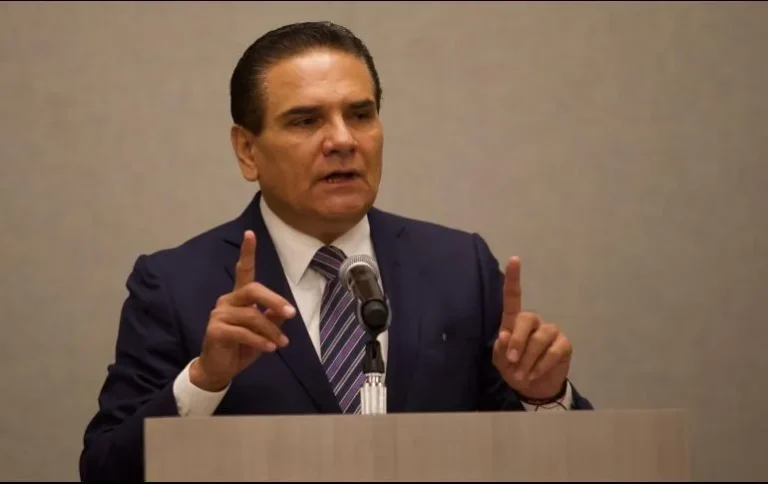 Reportan prófugo al exgobernador de Michoacán Silvano Aureoles