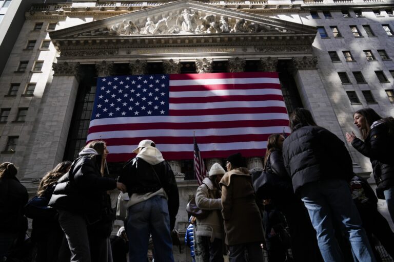 Caída en Wall Street y el petróleo tras aranceles de EE.UU. y OPEP+