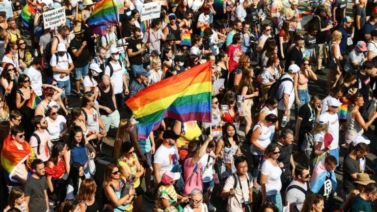 Parlamento de Hungría aprueba ley que prohíbe eventos del orgullo LGBTQ+