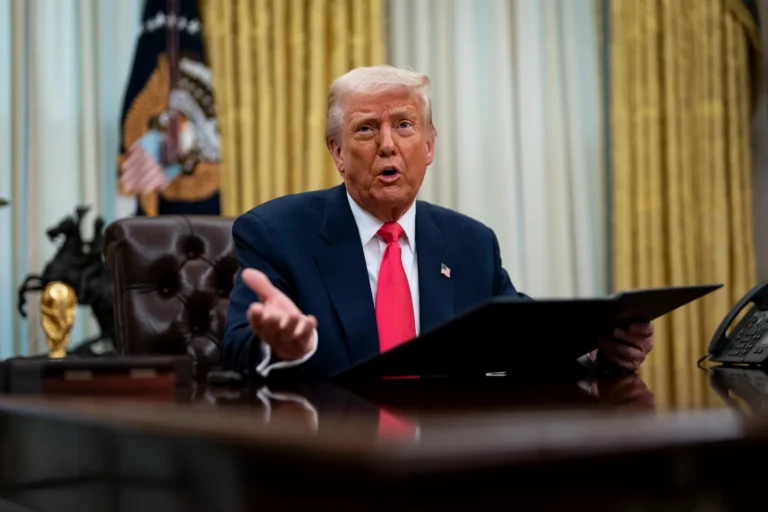 Trump reconoce labor de Sheinbaum en cooperación bilateral “trabaja mucho más” contra la migración y las drogas