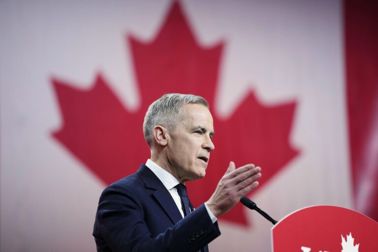 Canadá responde a aranceles de EE.UU. con impuestos del 25% a vehículos
