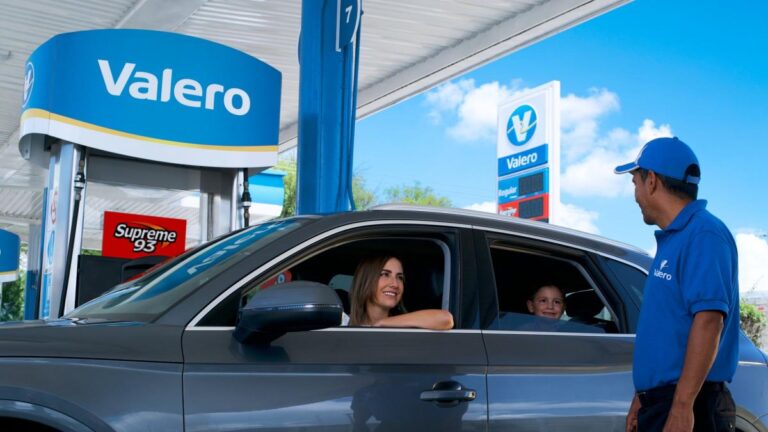  SAT suspende temporalmente a Valero México del Padrón de Importadores