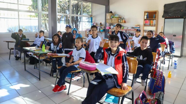 Más de 3 millones de estudiantes regresan a clases en Edoméx tras vacaciones