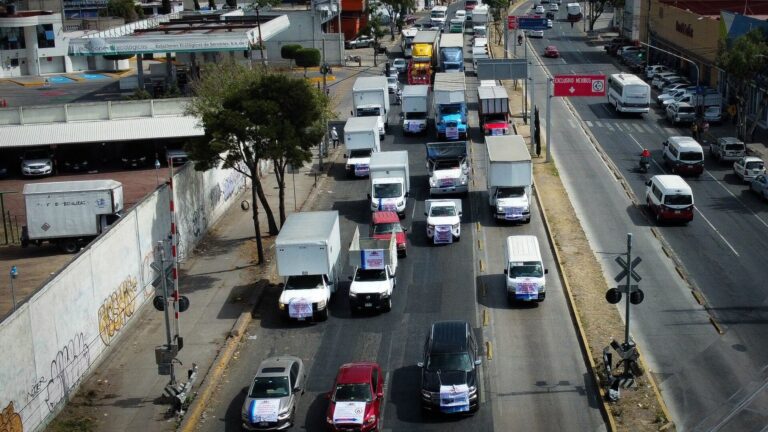 Transportistas y comerciantes anuncian megamarcha el 2 de abril