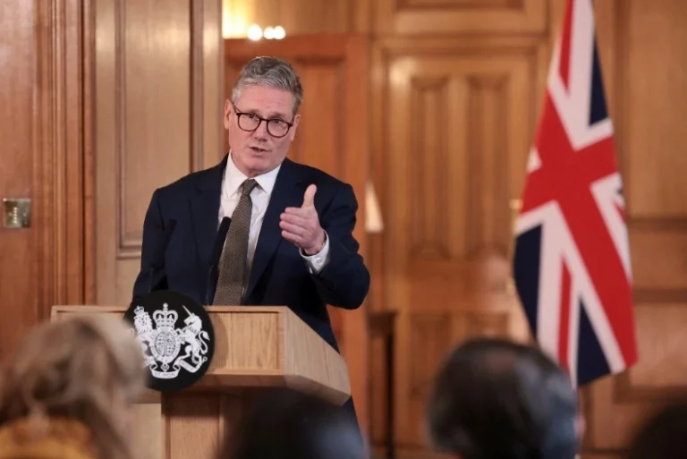 «Aranceles hicieron surgir un nuevo mundo» advierte primer ministro británico