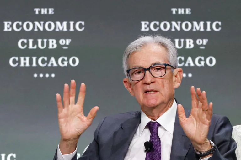Ataques de Trump al presidente de la Reserva Federal desestabilizan mercados y dólar