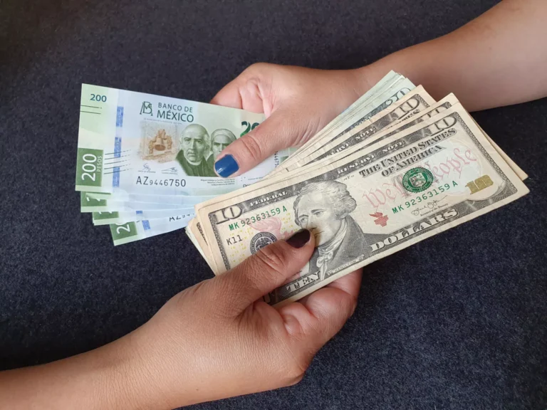 Peso mexicano se fortalece tras exclusión de aranceles anunciados por Trump