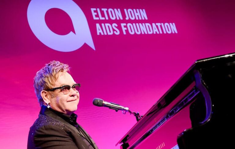 Rusia prohíbe las fundaciones de Elton John por promover valores occidentales