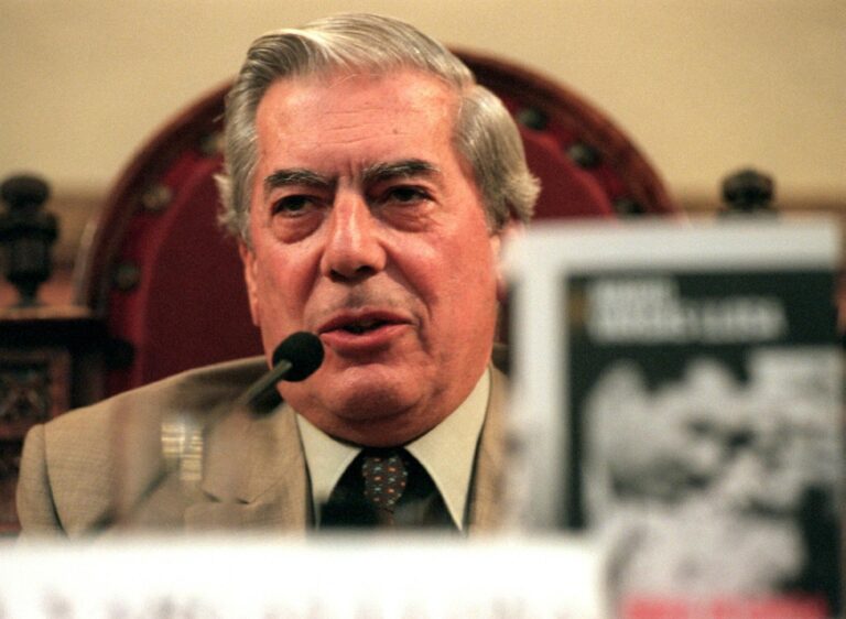 Presidenta se une al duelo por la muerte del escritor Mario Vargas Llosa