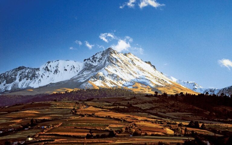 Cierran acceso al Nevado de Toluca por incendio; brigadas refuerzan combate