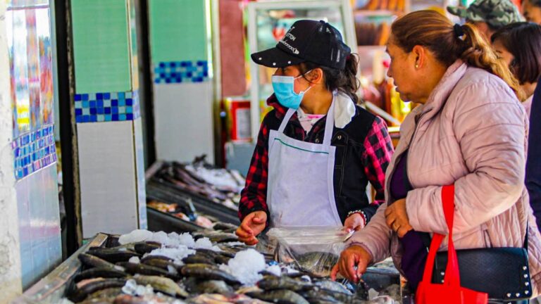 Comer mariscos en Semana Santa cuesta hasta 440 pesos en San Luis Mextepec