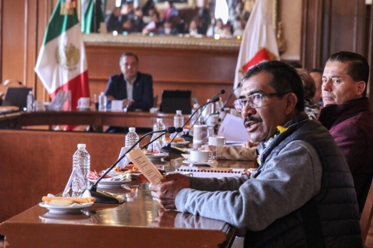 Ricardo Moreno encabezó toma de protesta de nuevo representante comunitario