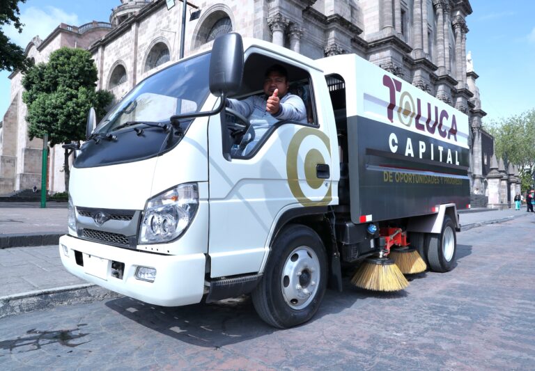 Toluca refuerza limpieza urbana con barredoras eléctricas de alta capacidad