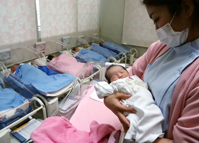 Japón registra su nivel más bajo de nacimientos desde que hay registros