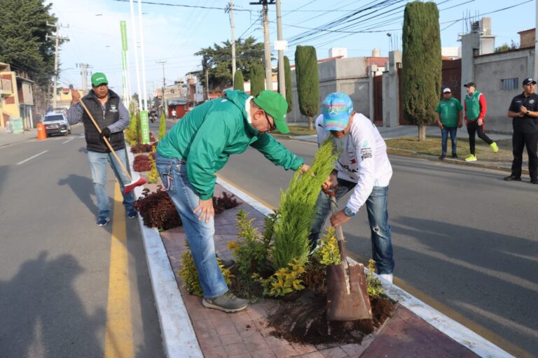 Refuerzan cultura ambiental con jornada de limpieza en Zinacantepec