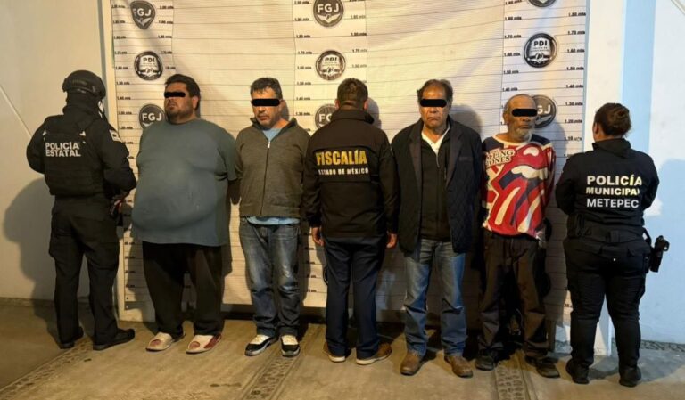Detienen a cuatro hombres por presunto narcomenudeo en fraccionamiento de Metepec