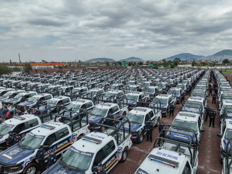 Entregan 455 patrullas para reforzar seguridad en Ecatepec 