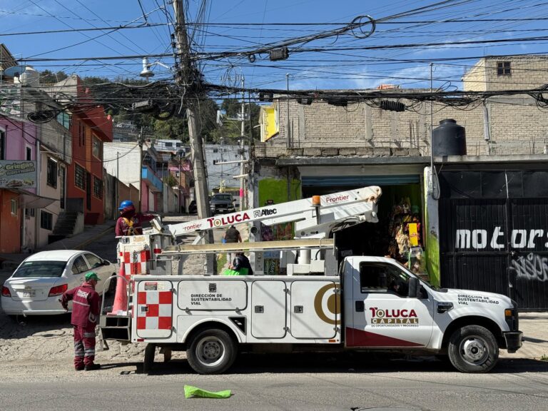 Instalan 600 luminarias en zona norte de Toluca y refuerza seguridad vecinal