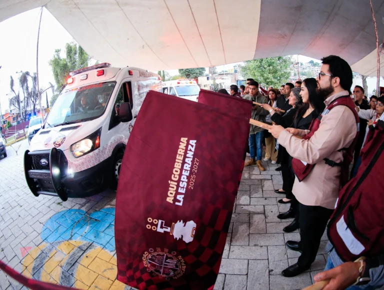 Naucalpan hace historia con la entrega de seis ambulancias y equipo de emergencia