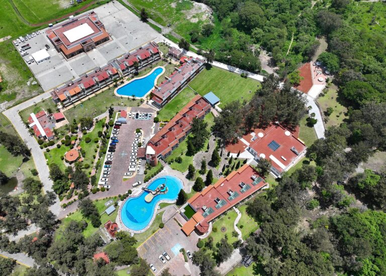 Inauguran spa, gimnasio y temazcal para docentes en Ixtapan de la Sal
