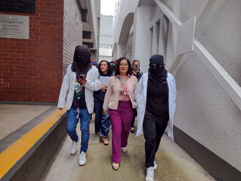 Rectora Patricia Zarza se reúne con estudiantes de Medicina en UAEMéx